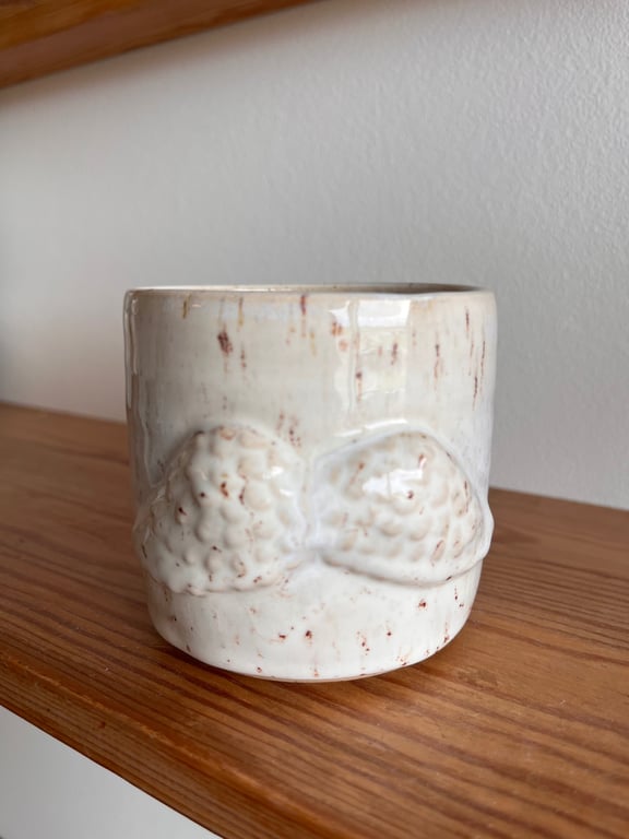 Englevinger krus. 330 ml. H: 8 cm