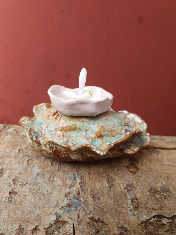 Lille håndformet skulpturel skål