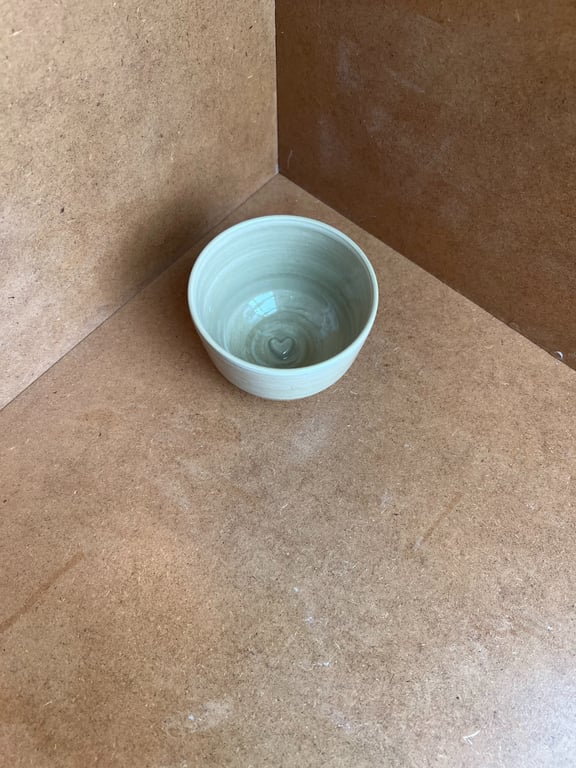 Swirly kop i indfarvet ler billede 2