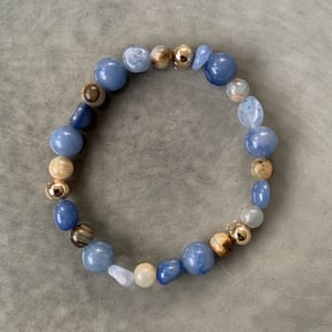 Blå aventurin og blå onyx armbånd 4-6mm – produktbillede