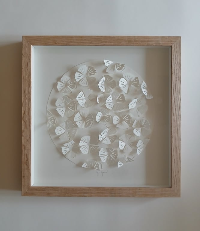 30x30cm, 3D papercut, indrammet 