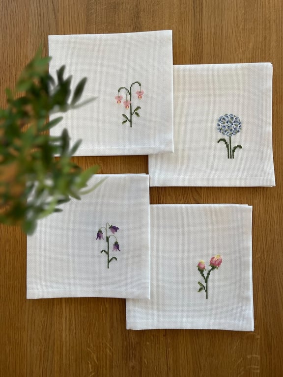 4 Spring time servietter 2044-2 ca. 40 x 40 cm.