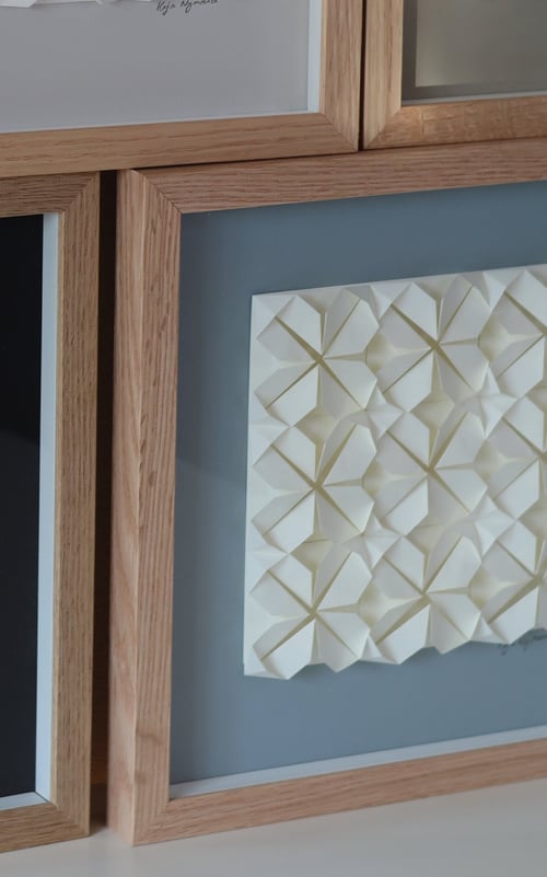 30x30cm foldet papirværk, dueblå, indrammet