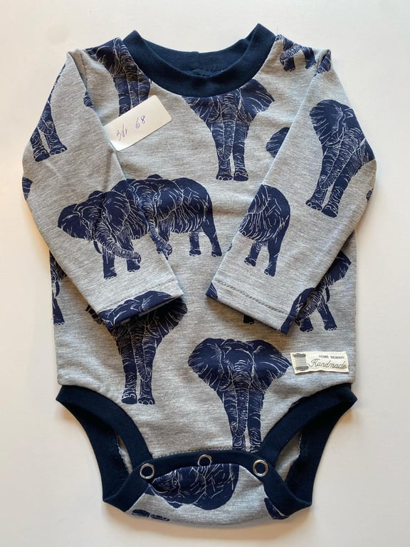 Body med lange ærmer. Størrelse 68