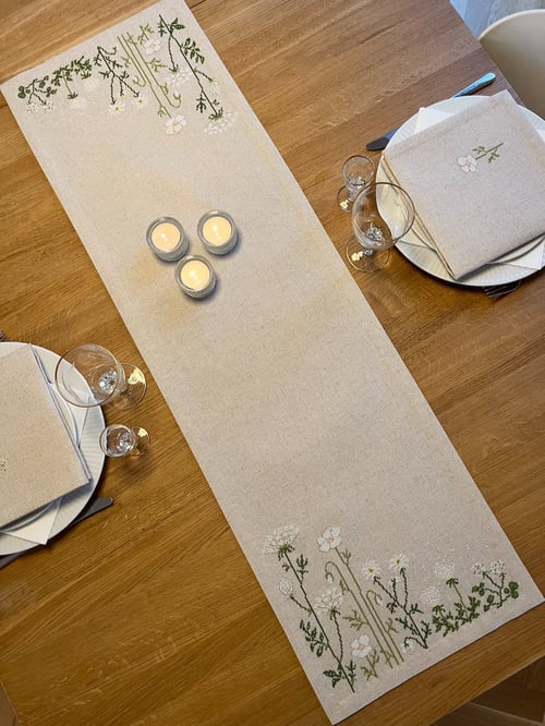 Wild on purpose 2043-1 løber ca. 30 x 100 cm.