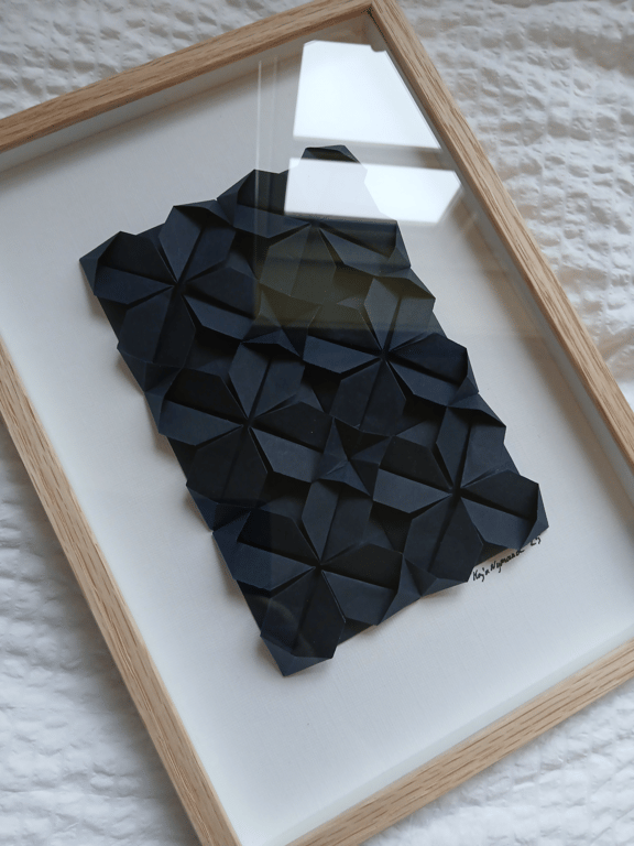 A4 - Foldet papirværk, Marineblå, indrammet billede 2