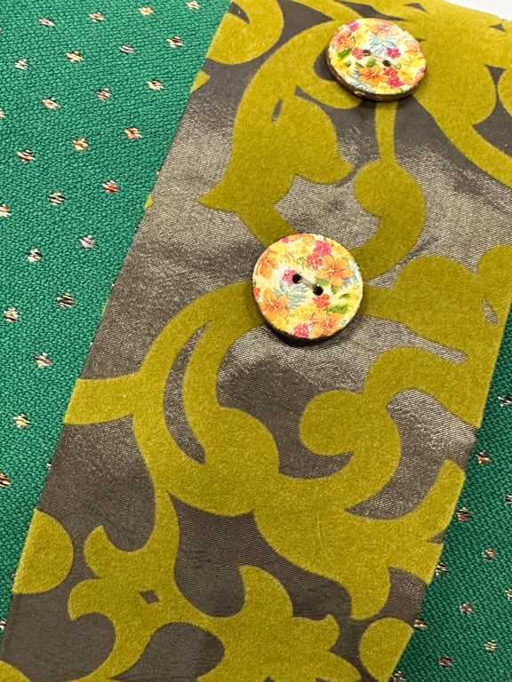 PUDE Grøn pude i uld stof og fløjl med design detalje  billede 5