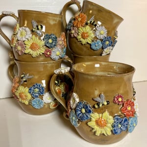 Keramik Krus - med blomster – produktbillede