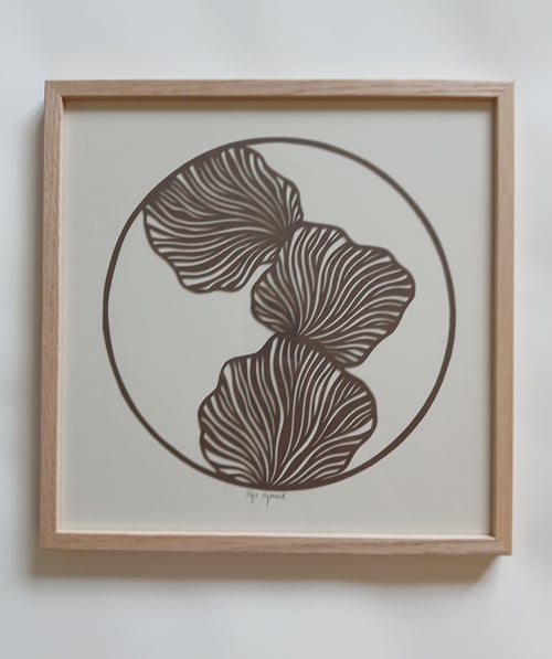 30x30cm papercut, støvet brun, indrammet