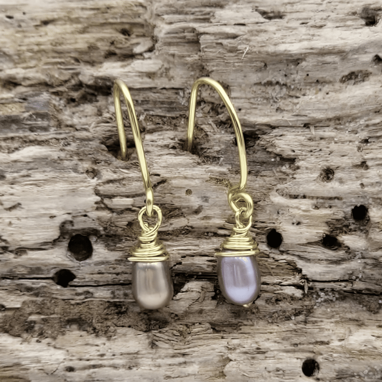 Ørekroge med ferskvandsperler.