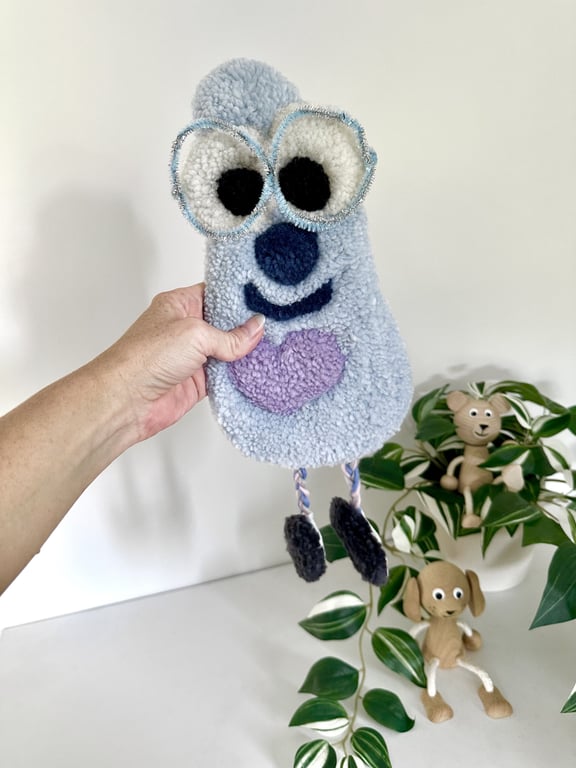 Tuftet vægophæng i uld – Håndlavet til børneværelset 