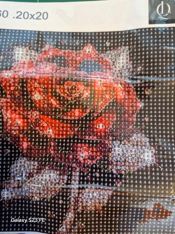 Her er der en rigtig pænt diamond med en rose den er 20×20 