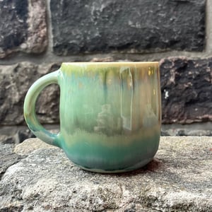 Hånddrejet kop med hank – produktbillede