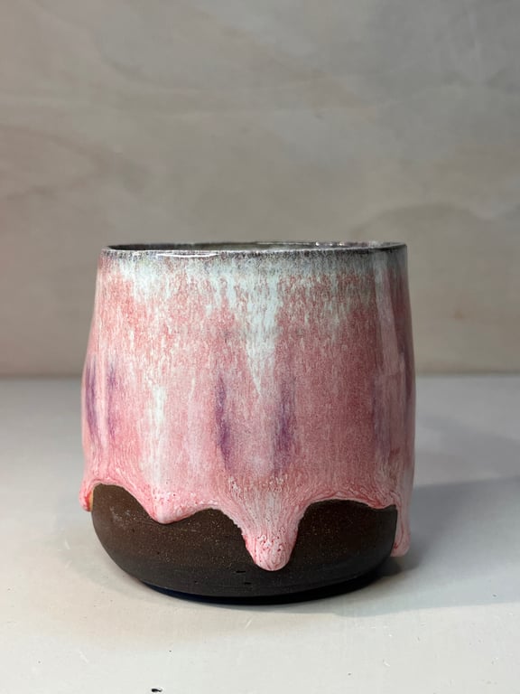 Hjerteformet kop. 270 ml. H: 7,5 cm