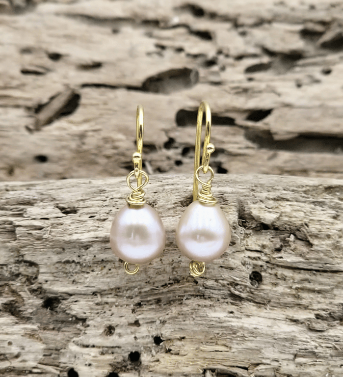 Ørekroge med ferskvandsperler.