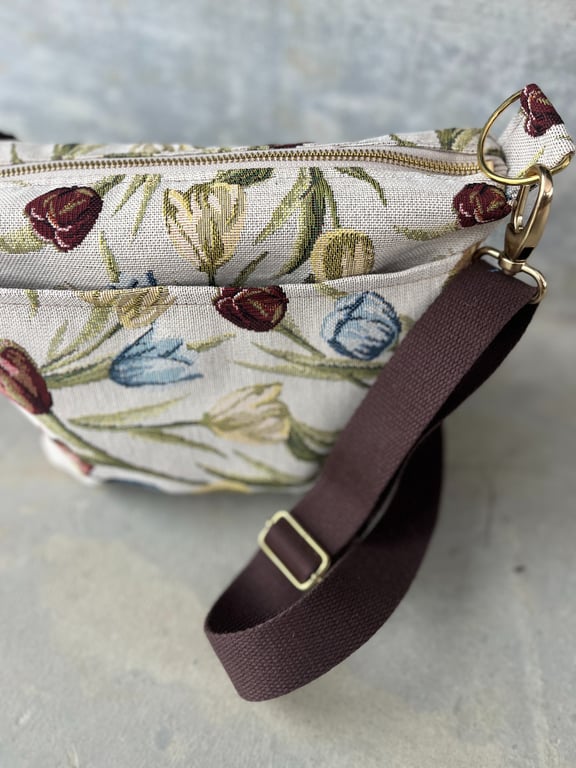 Crossbody gobelin med tulipaner. billede 2