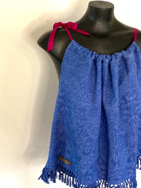 Blå stroptop i jaquardvævet dug