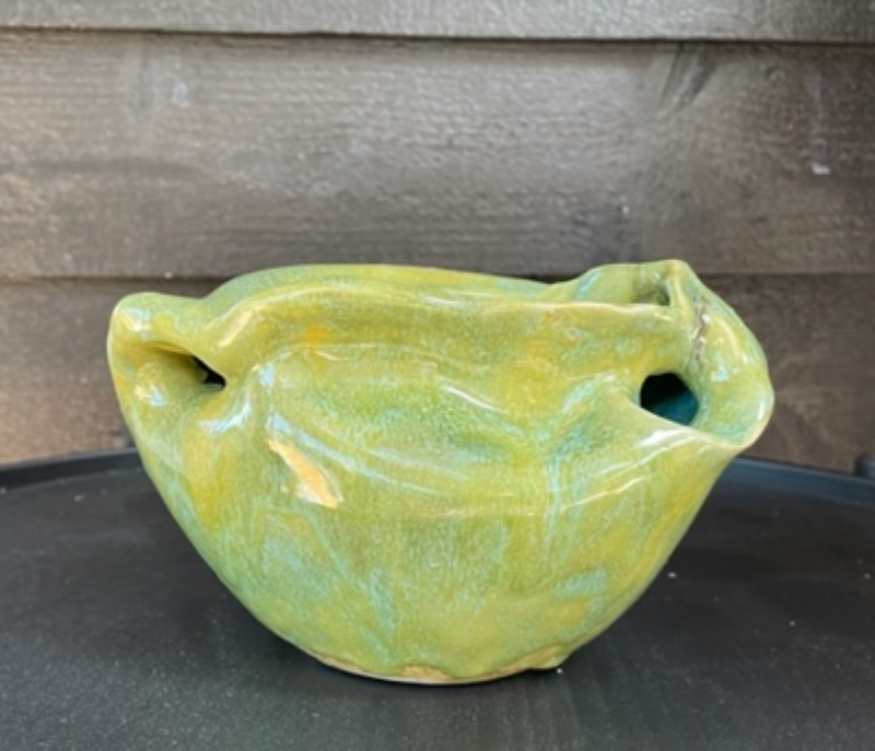 Skulpturel vase i gulgrøn glasur h = ca. 11 cm billede 3
