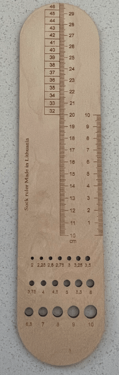 Tilbehør: Strømpelineal med pindemål - Træ