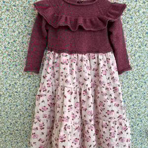 Digital opskrift: Annas flæsekjole - med syet skørt (barn)  – produktbillede