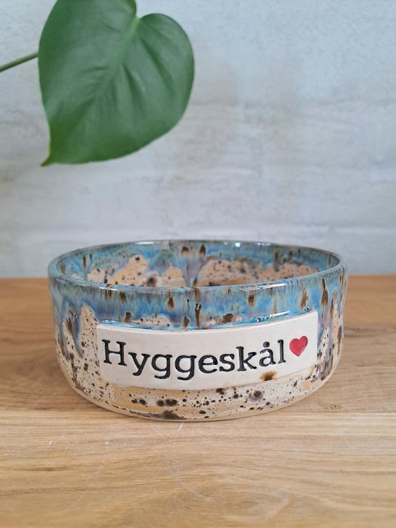 Hyggeskålen er 14 cm i diameter og 6 cm høj