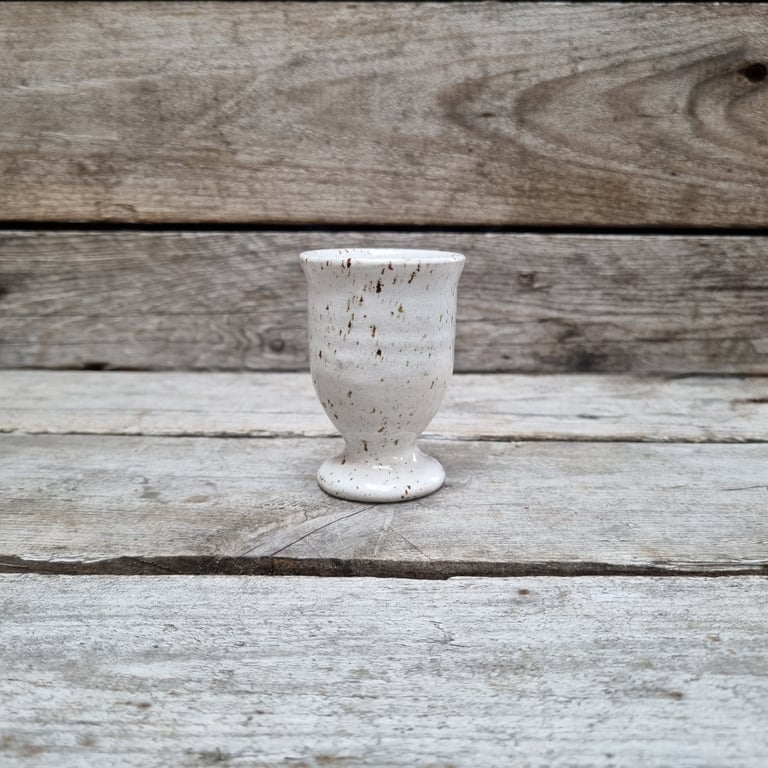 Æggebæger hvid m. nister