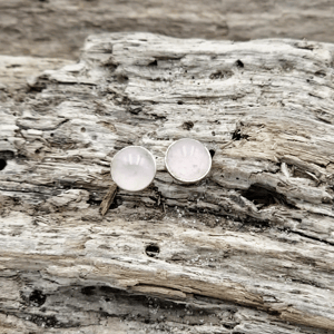 Rosakvarts ørestikker. – produktbillede