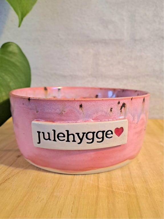 Julehyggeskålen er 15 cm i diameter og 7 cm høj