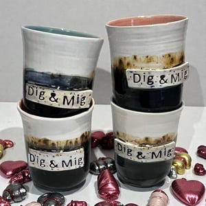 Dig &amp; Mig – håndlavet kærlighedskop i keramik – produktbillede