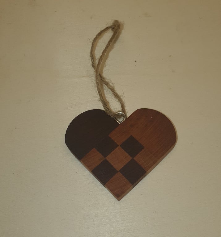 &quot;Flettet&quot; julehjerte i bøg og mahogni træ