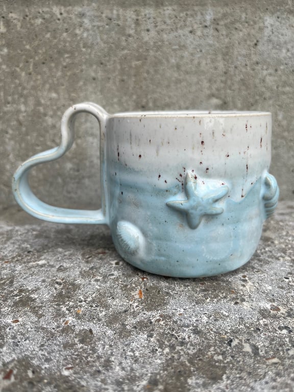 Strand krus med hjertehank. 360 ml. H: 8 cm billede 2