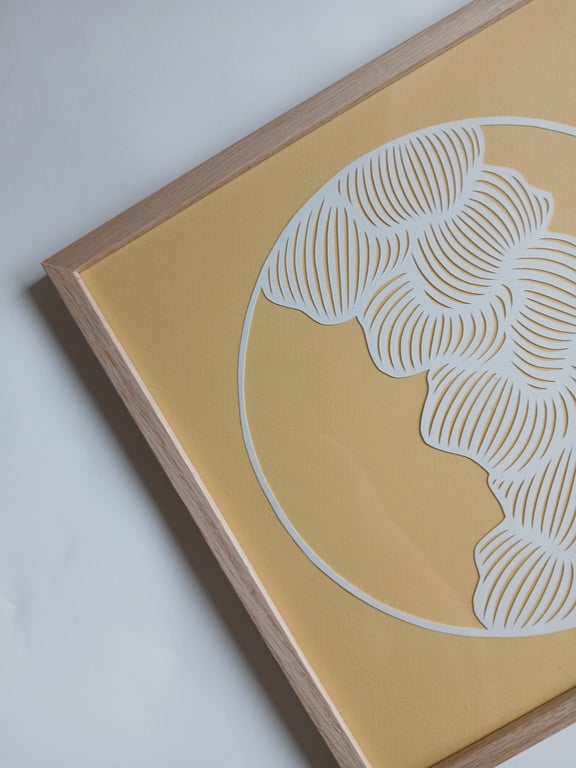 30x30cm papercut, banana/pastelgul, indrammet (2)