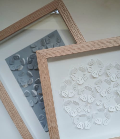 20x20cm 3D papercut, hvid, Indrammet 