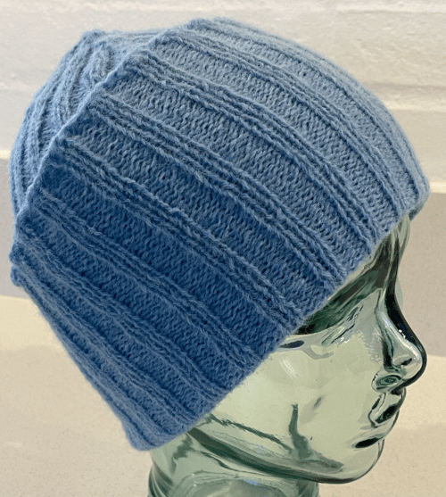 Kit: VIOLA hue og vanter ribstrikket i PUNO PETIT 