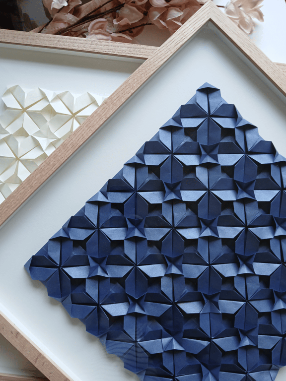 50x50cm foldet papirværk, blå. Indrammet  billede 2
