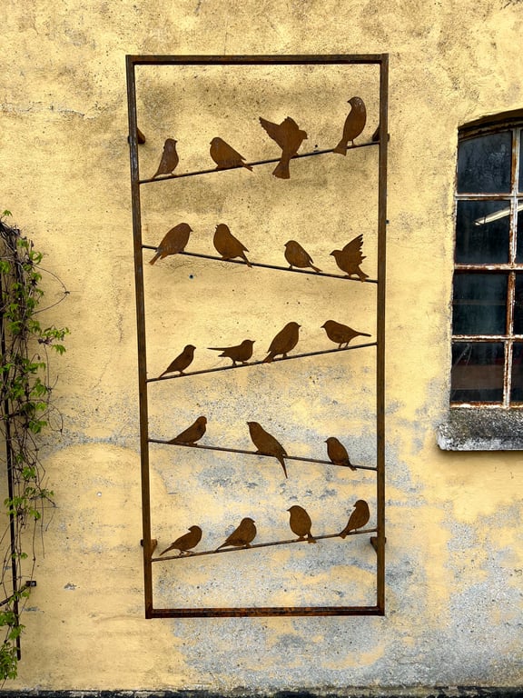 Espalier i jern med fugle