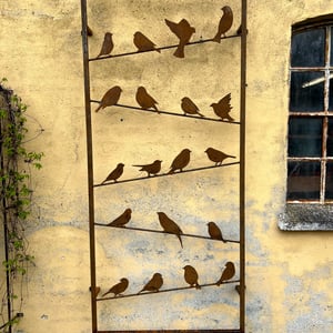 Espalier i jern med fugle – produktbillede