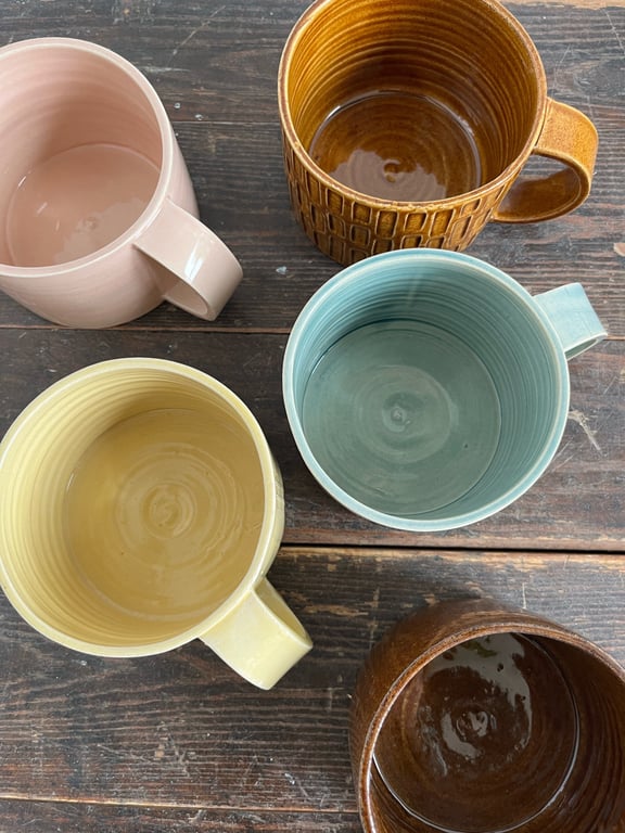 Kop med hank, brændt karry billede 3