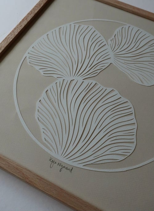 30x30cm papercut, lys beige, indrammet 