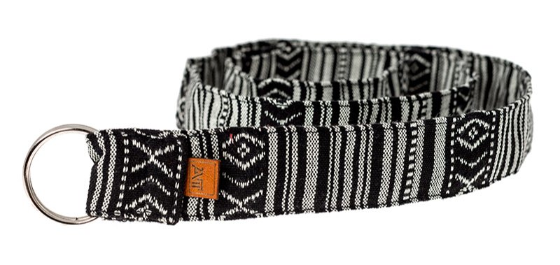 Bælte i skønt farvedesign med dobbelt-ring spænde