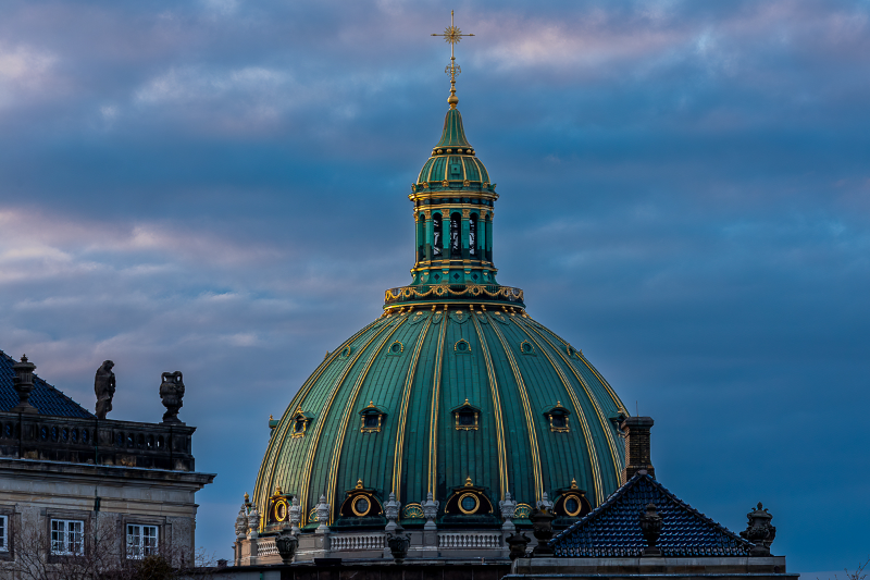 Kuplen på Marmorkirken i København en smuk dag 