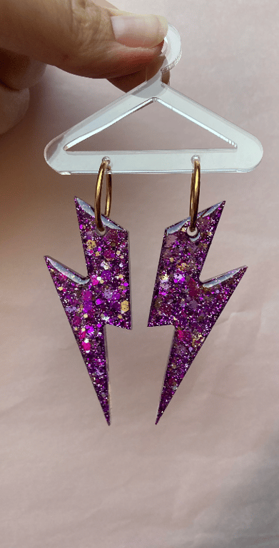 Lyn i lilla mix med guld creol