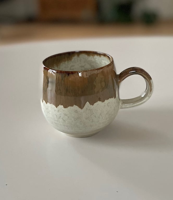 Buttet kop, cremehvid/mørkebrun 