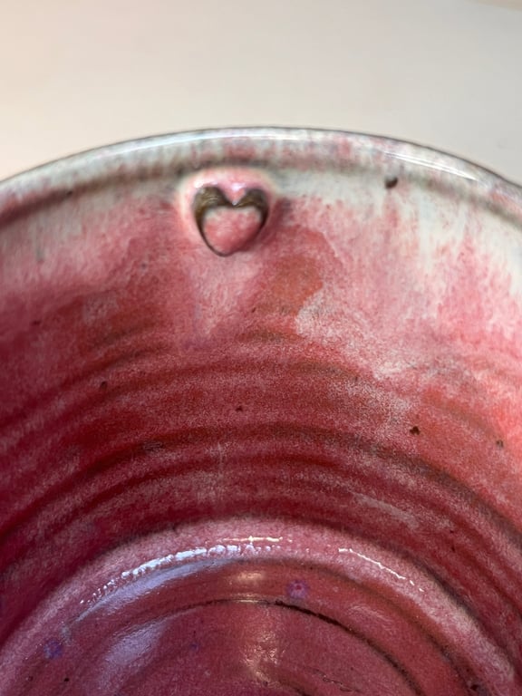 Kop med løbe hjerter. 280 ml. H: 7,5 cm billede 3