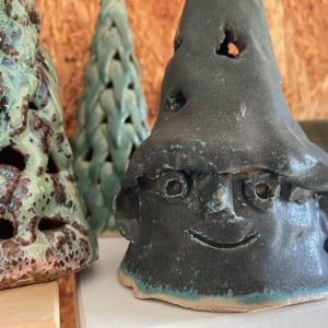 Stor dekorations- nisse til fyrfadslys h = ca. 12 cm – produktbillede