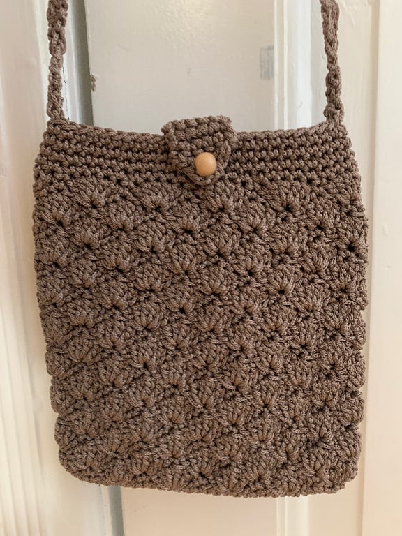 Lille hæklet cross-body taske i beige