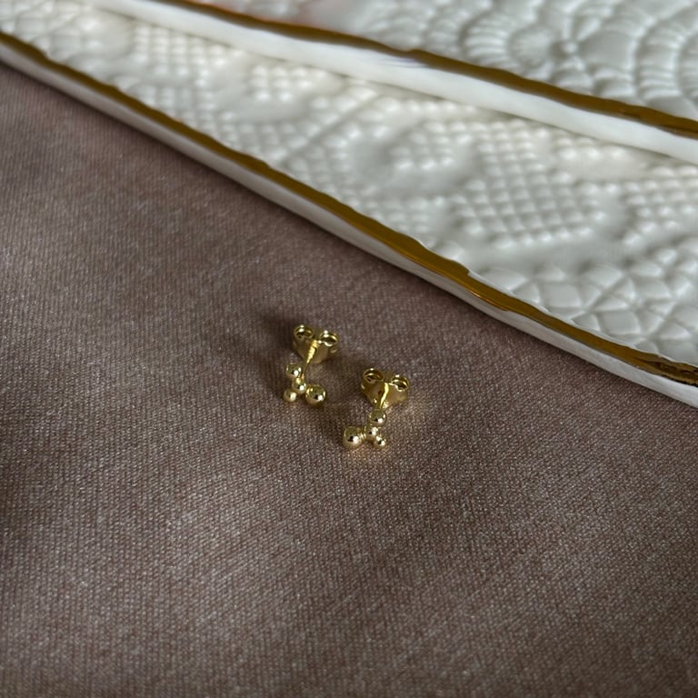 ØRESTIK MED 4 KUGLER billede 3