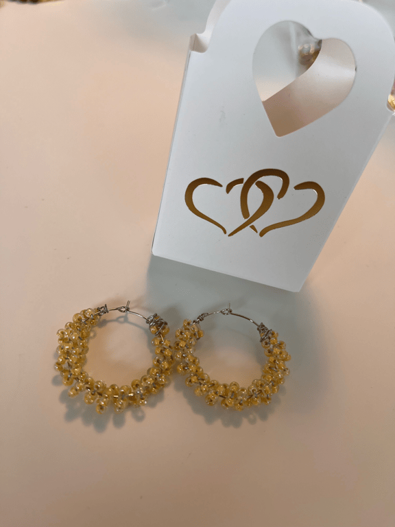 Lysegul glasperle snoet om creoler billede 2