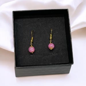 Lyserød øreringe  – produktbillede