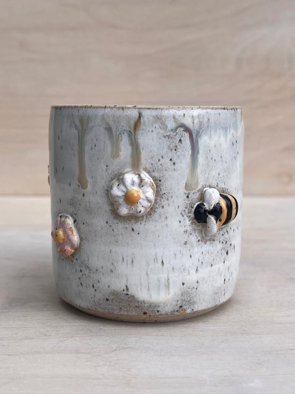 Tusindfryd krus. 310 ml. H: 8,5 cm